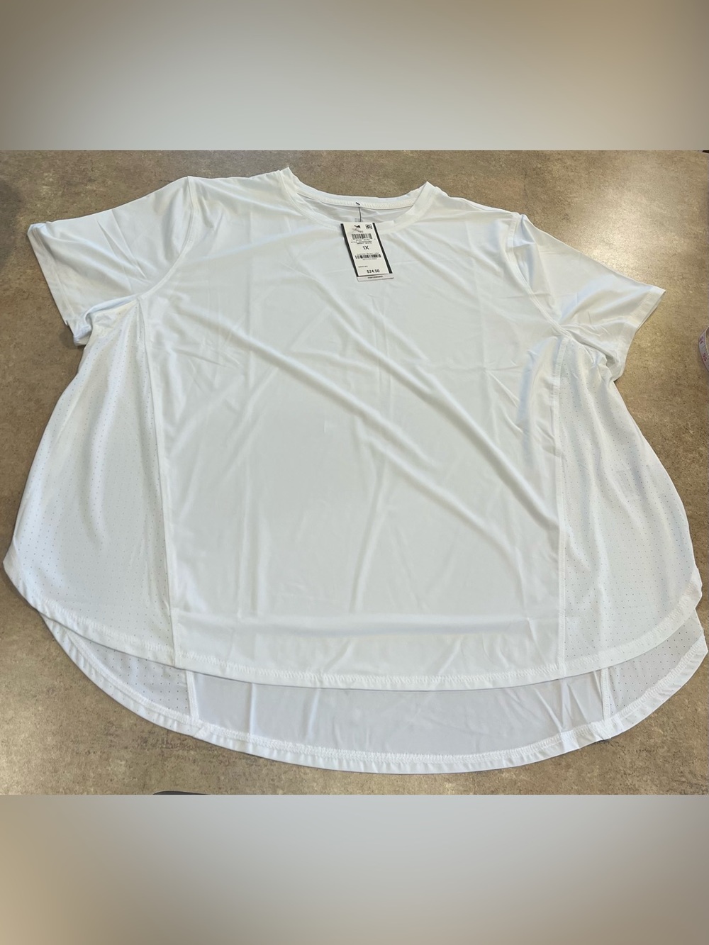 ID Ideology Plus Size
Perforated Short Sleeve T-
Shirt-1X-White-NWT-Rapid Dry